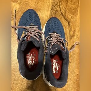 Brooks adrenaline GTS 19.